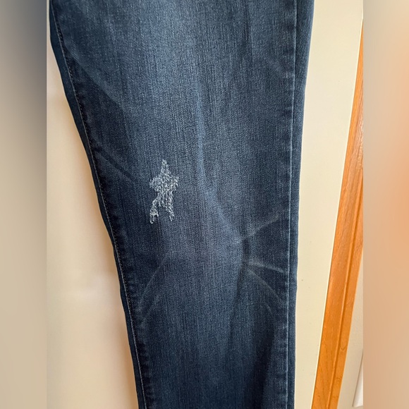 Judy Blue relaxed fit denim jeans. Size 7 /28” waist, 31”L. - Picture 5 of 12